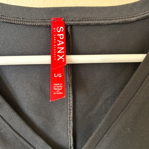 SPANX® Suit Yourself
V-Neck Tank Bodysuit Large - Picture 4 of 4